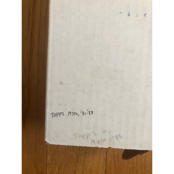 Vintage Lot of Topps MLB Baseball Cards 1980's and 1970's in Box 717 Cards - Picture 3 of 3